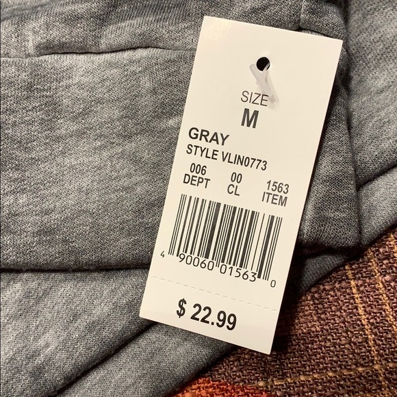 Gray sweatshirt w/ travel quote - Picture 3 of 3